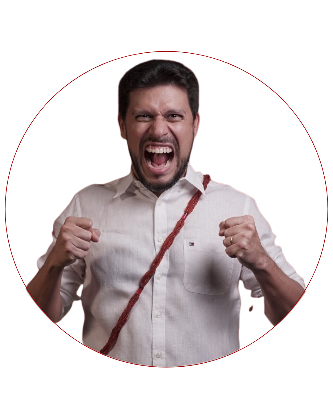 Pai Rodrigo Queiroz de camisa branca com expressão intensa de grito, punhos cerrados e postura firme. Ele usa um fio de contas vermelho atravessado no peito, remetendo à tradição da Umbanda. O fundo da imagem é recortado em um círculo com um contorno vermelho.